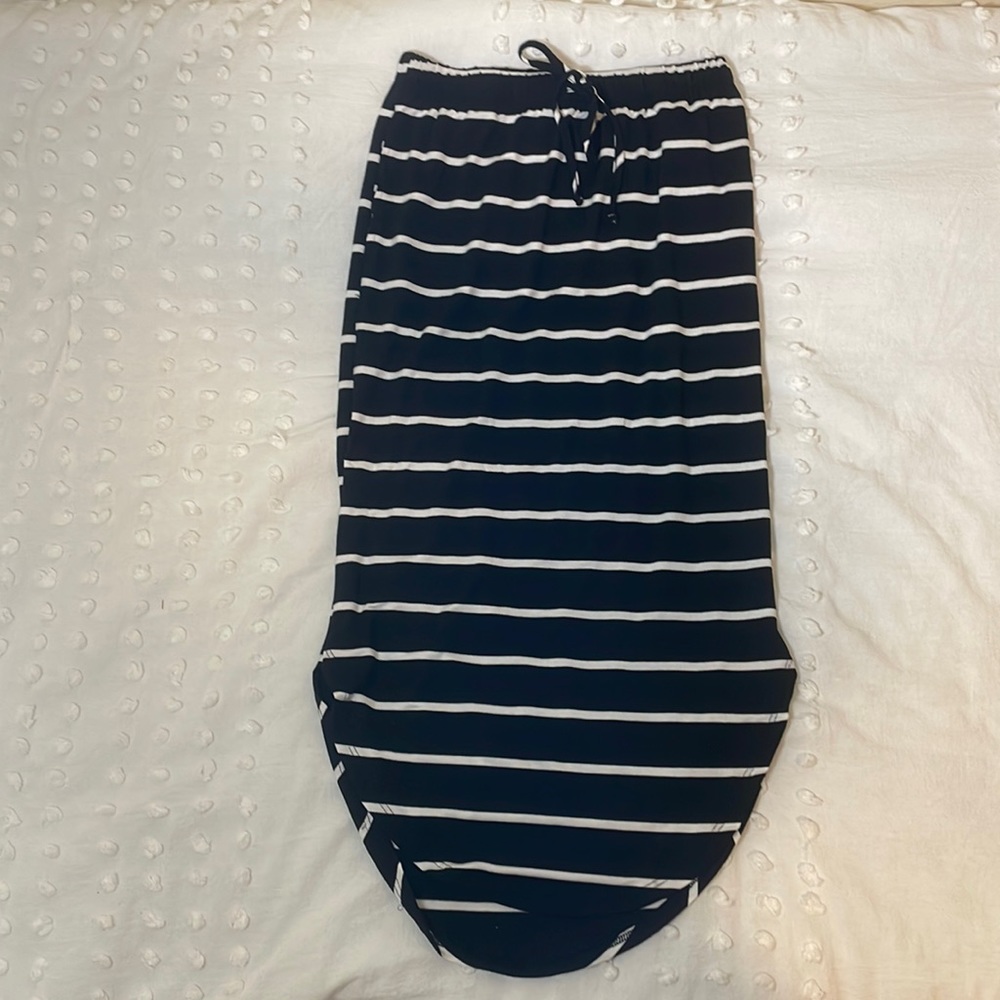 Joe Banbasset  small black and white striped maxi/pencil skirt, has pockets!